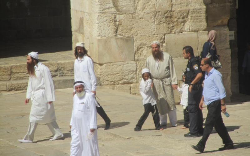 صور..مغتصبون يؤدون شعائر تلمودية بالأقصى