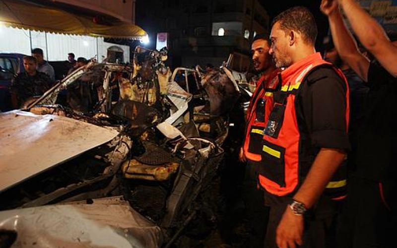 بالصور.. غارة (الإسرئيلية) على سيارة برفح