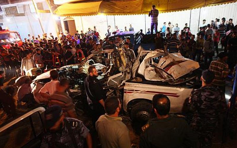 بالصور.. غارة (الإسرئيلية) على سيارة برفح
