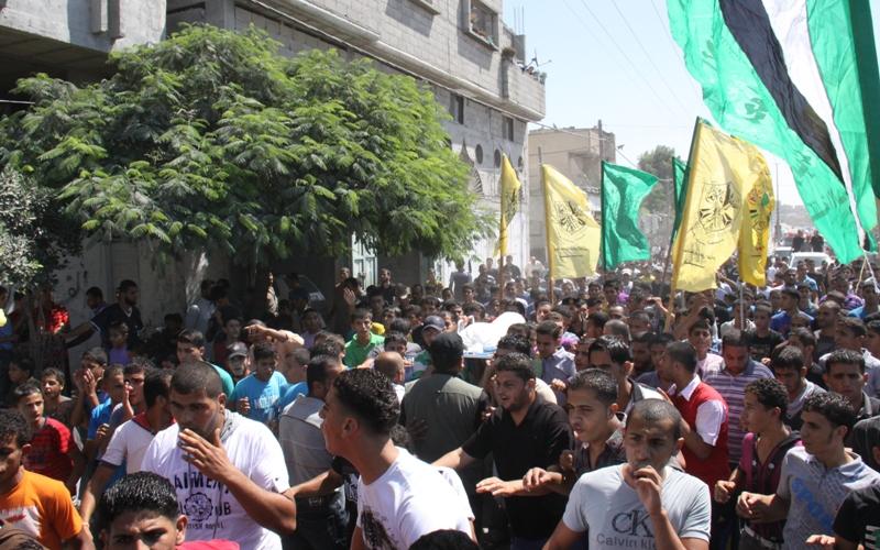 صور.. تشييع شهيدين ارتقيا أمس برفح