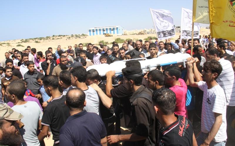 صور.. تشييع شهيدين ارتقيا أمس برفح