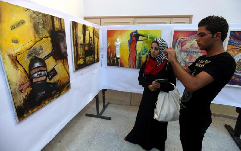 صور.. هواة وفنانون يفتتحون معرضاَ في غزة