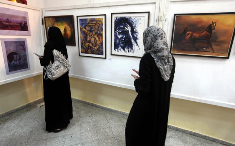 صور.. هواة وفنانون يفتتحون معرضاَ في غزة