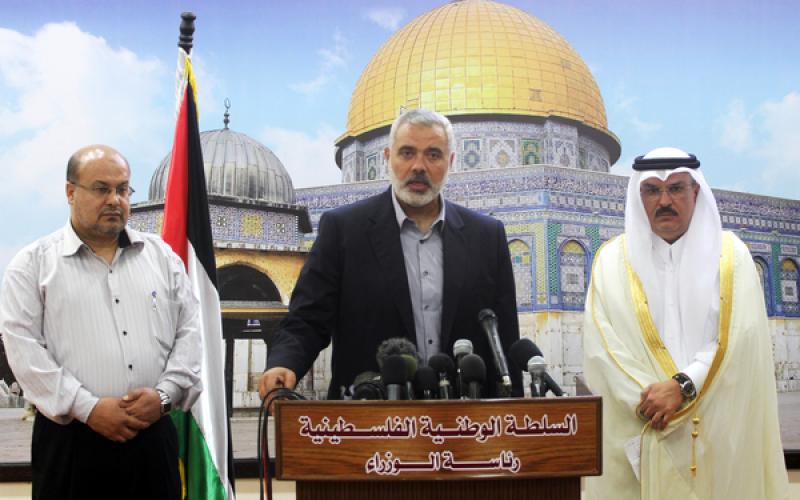 صور.. لقاء "هنية" مع الوفد القطري في غزة