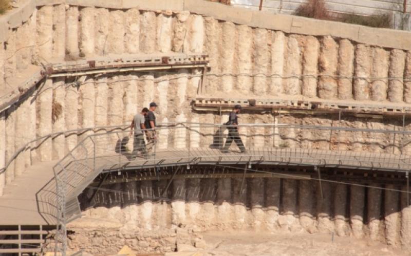 صور.. احاطة الأقصى بجسور تربط المستوطنات