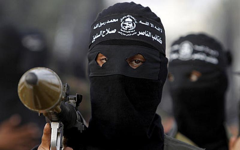 صور.. عرض عسكري لكتائب الناصر بغزة