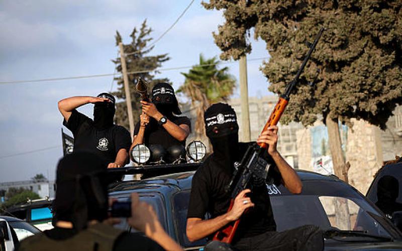 صور.. عرض عسكري لكتائب الناصر بغزة