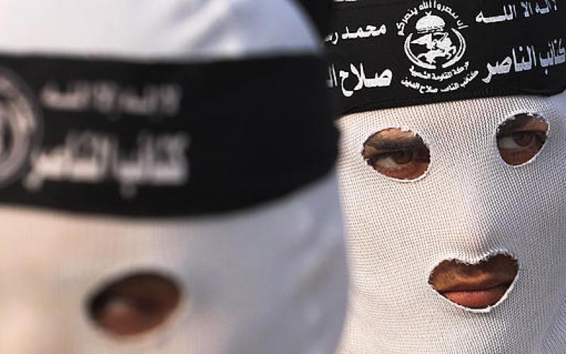 صور.. عرض عسكري لكتائب الناصر بغزة