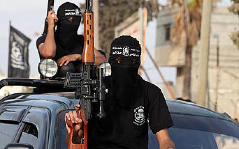 صور.. عرض عسكري لكتائب الناصر بغزة