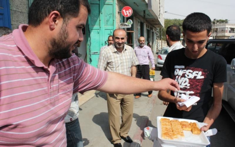 بالصور.. النائبان القاضي وزيدان يعانقان الحرية
