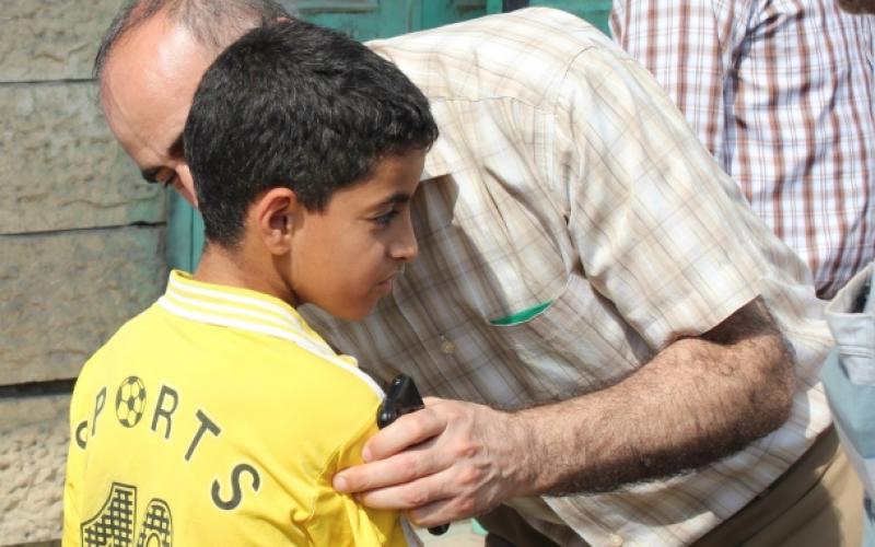 بالصور.. النائبان القاضي وزيدان يعانقان الحرية