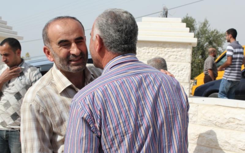 بالصور.. النائبان القاضي وزيدان يعانقان الحرية