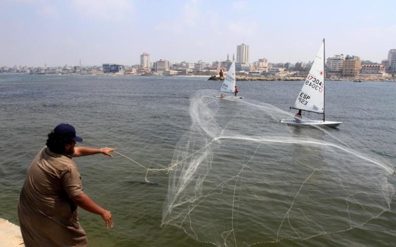 صور: ركوب المراكب الشراعية بغزة