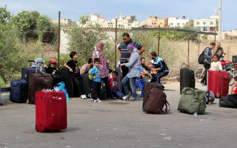 صور: معاناة الفلسطينيين على معبر رفح