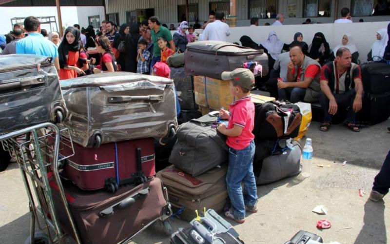 صور: معاناة الفلسطينيين على معبر رفح