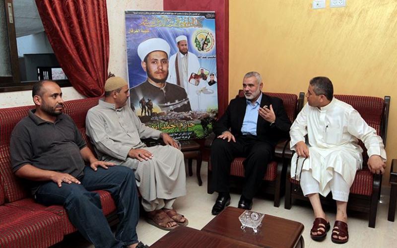 صور: هنية يزور عوائل الشهداء ويهنئ بالنصر