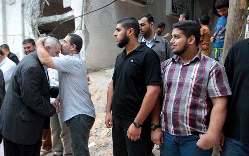 صور: هنية يزور عوائل الشهداء ويهنئ بالنصر
