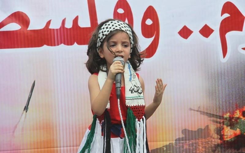 صور: أهالي الأسرى بغزة أمام الصليب الأحمر