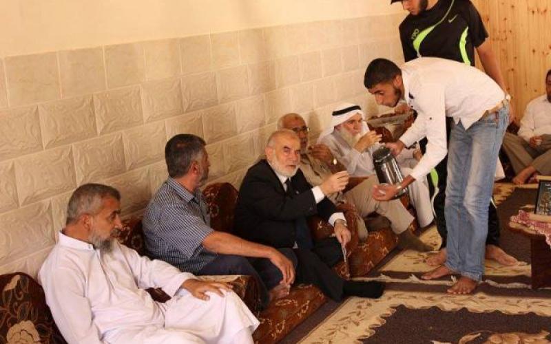 بالصور: زيارة "بحر" لعوائل الشهداء برفح