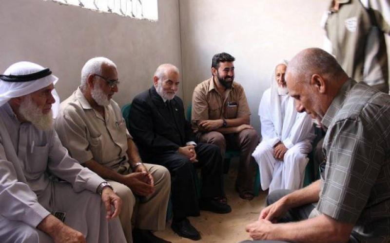 بالصور: زيارة "بحر" لعوائل الشهداء برفح