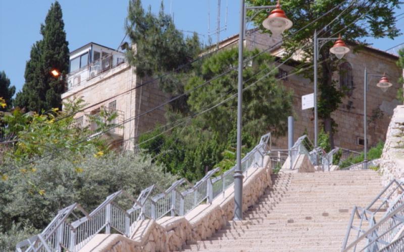 بالصور: الاحتلال يحوّل قنوات مياه بسلوان لمسارات تلمودية
