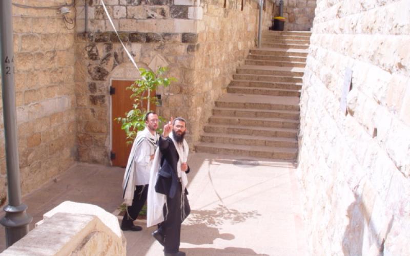 بالصور: الاحتلال يحوّل قنوات مياه بسلوان لمسارات تلمودية