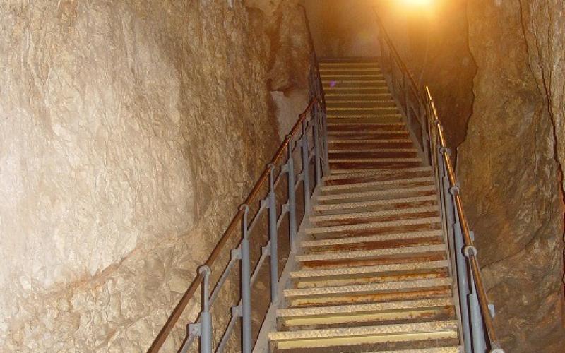 بالصور: الاحتلال يحوّل قنوات مياه بسلوان لمسارات تلمودية