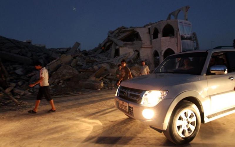صور: هنية يؤدي واجب العزاء لعوائل الشهداء