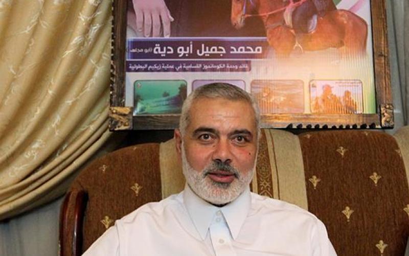 صور: هنية يؤدي واجب العزاء لعوائل الشهداء