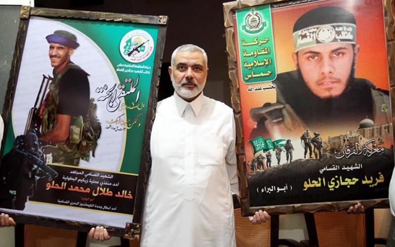 صور: هنية يؤدي واجب العزاء لعوائل الشهداء