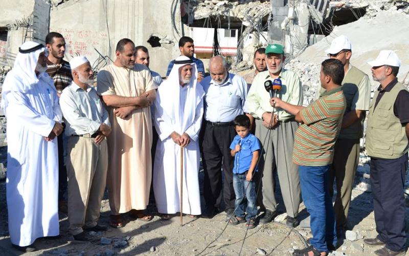 ​بالصور:حماس وبلدية القرارة تطلقان يوماً تطوعياً
