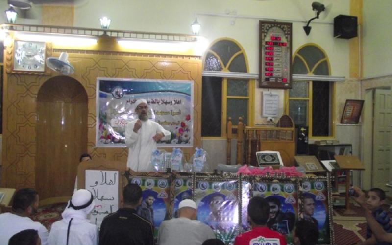 بالصور: حماس تكرم أهالي شهداء العدوان بالنصيرات