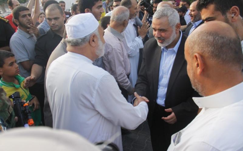 صور: زيارة وفد حماس برئاسة هنية لعوائل شهداء رفح