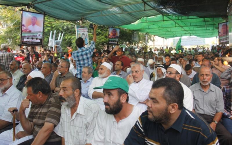 صور: زيارة وفد حماس برئاسة هنية لعوائل شهداء رفح