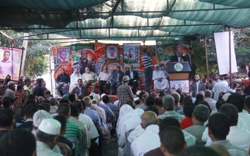 صور: زيارة وفد حماس برئاسة هنية لعوائل شهداء رفح