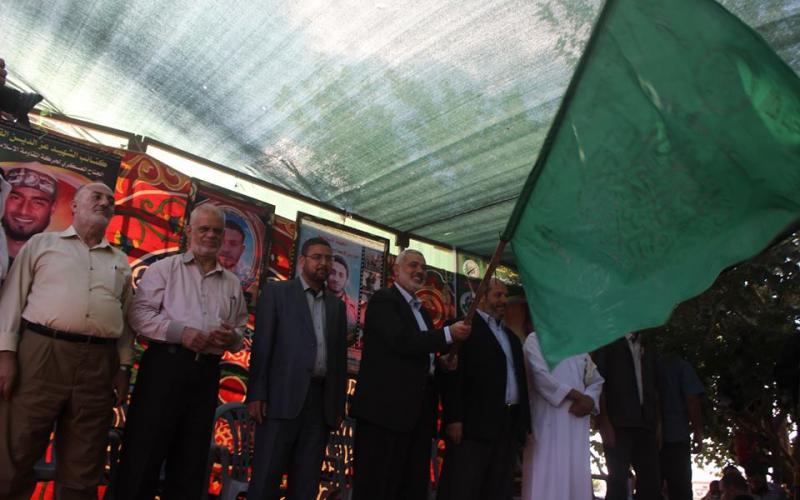 صور: زيارة وفد حماس برئاسة هنية لعوائل شهداء رفح