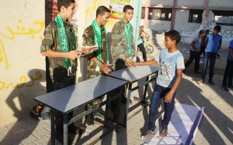 بالصور: كيف استقبلت الكتلة الإسلامية طلبة المدارس بغزة؟
