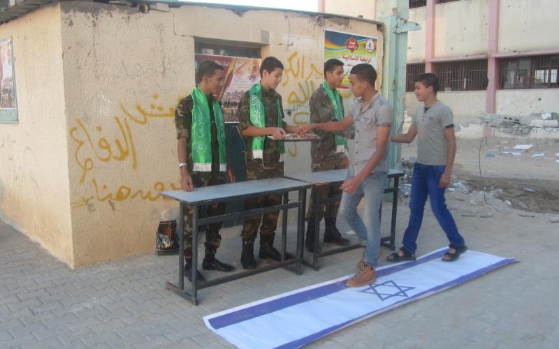 بالصور: كيف استقبلت الكتلة الإسلامية طلبة المدارس بغزة؟