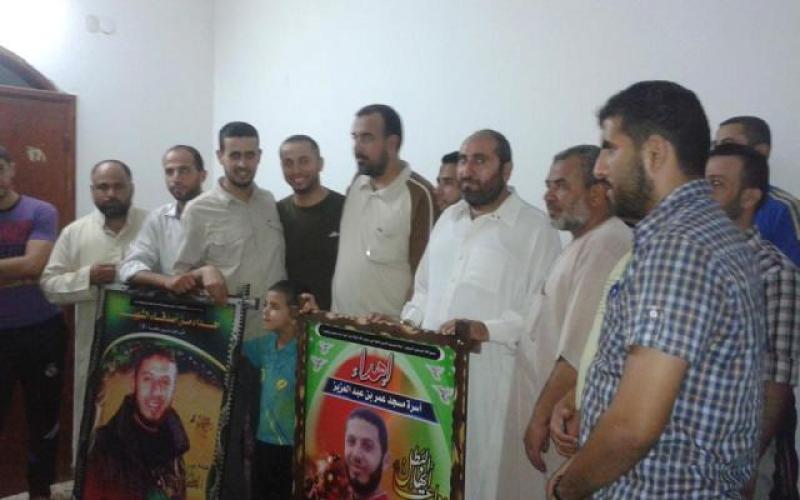 بالصور: حماس في الوسطى تزور عائلة الشهيد "علاء مطر"