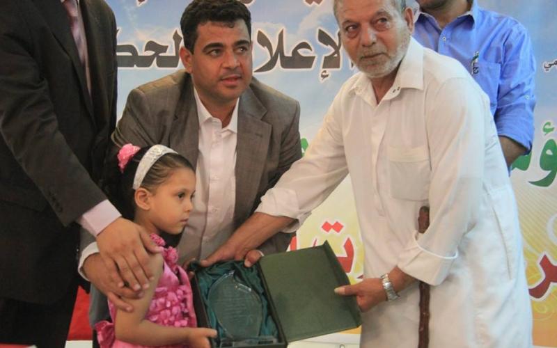 صور: "أمواج" الرياضية تكرم شهداء الإعلام