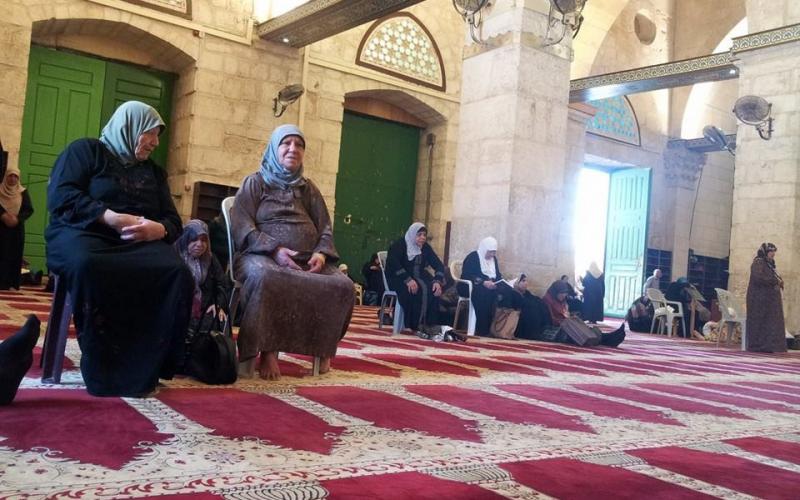 صور: مستوطنون ومجندات يدنّسون "الأقصى"