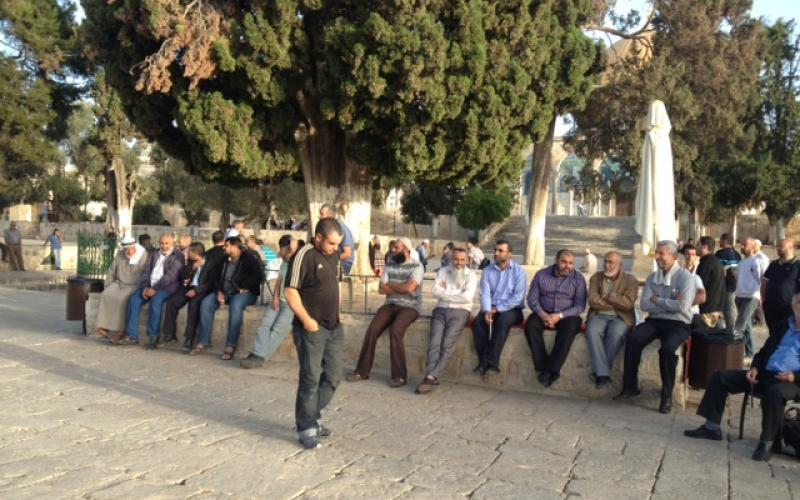 بالصور: إصابات بتصدي المرابطين لاقتحام جديد للأقصى