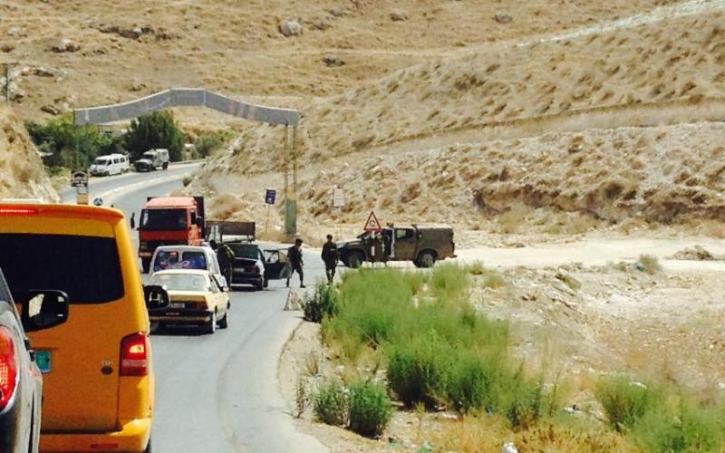 صور: حواجز للاحتلال على طريق نابلس - طوباس