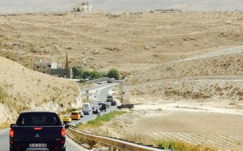 صور: حواجز للاحتلال على طريق نابلس - طوباس