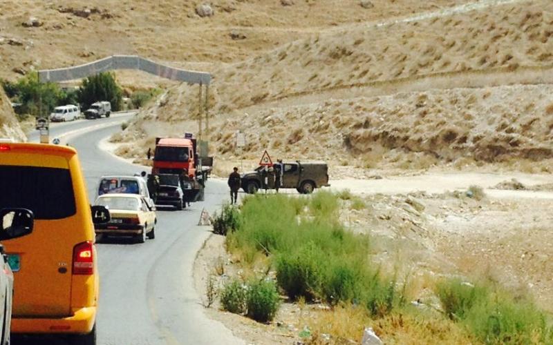 صور: حواجز للاحتلال على طريق نابلس - طوباس
