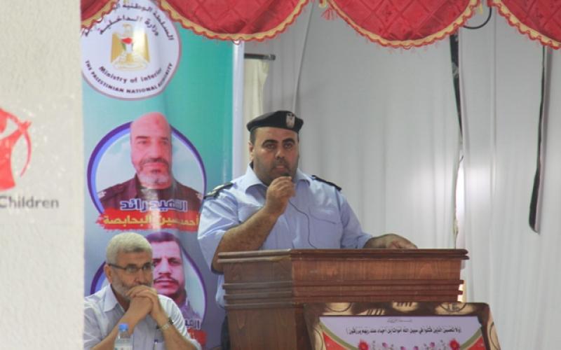 بالصور: شرطة رفح تكّرم عوائل شهدائها