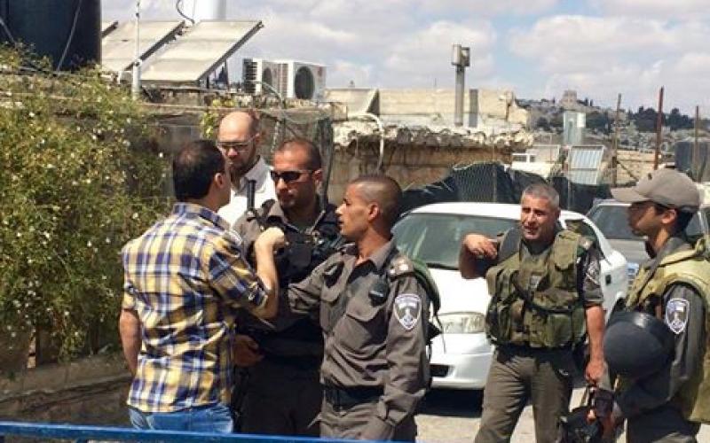 صور: المقدسيون يصلون الجمعة بشوارع القدس