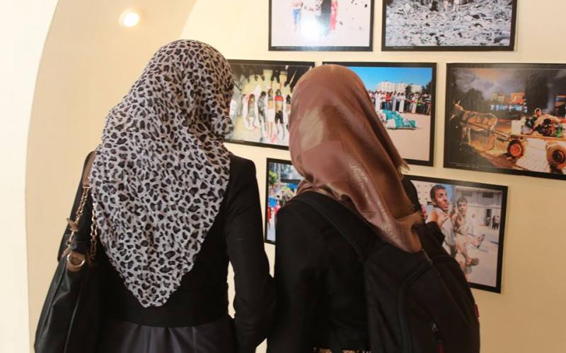 بالصور: صُحفيون يفتتحون معرض "الصورة تنتصر"