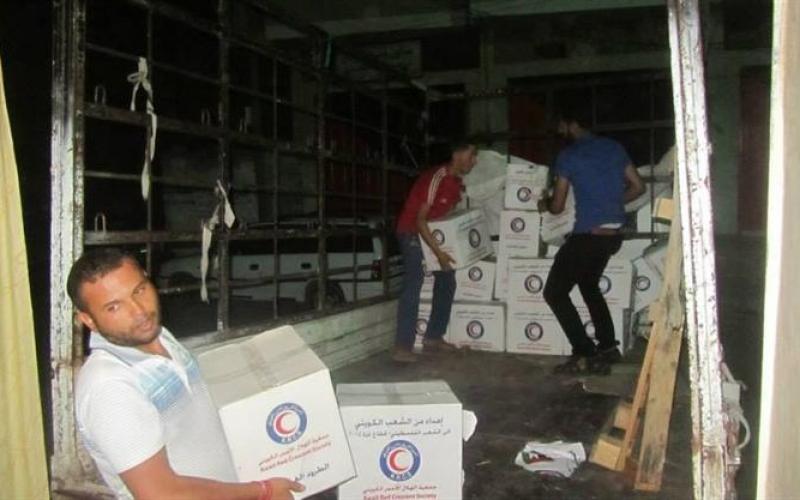 صور: الشرطة توزع مساعدات لمتضرري العدوان