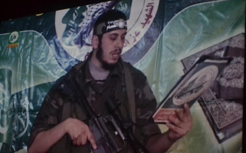 صور: عرض مرئي لشهداء القسام في دير البلح